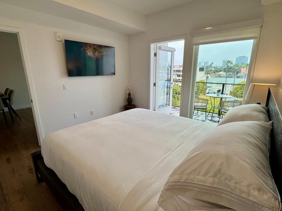 3 Bedroom 2 Bath Westwood Aparthotel Los Angeles