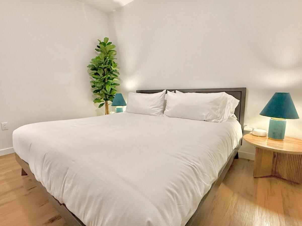 3 Bedroom 2 Bath Westwood Aparthotel Los Angeles